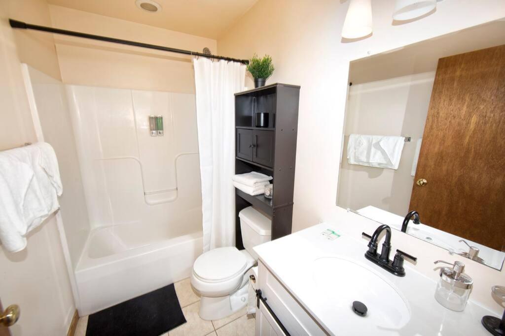 Tucked Away Off Brady - 4 Beds Apartment Milwaukee Exterior photo