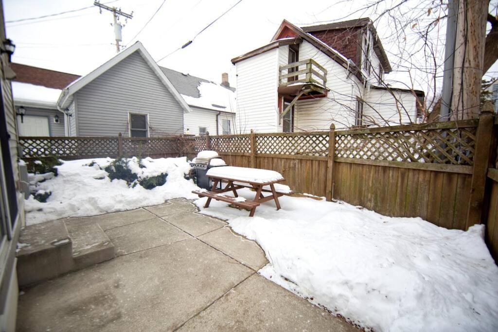 Tucked Away Off Brady - 4 Beds Apartment Milwaukee Exterior photo
