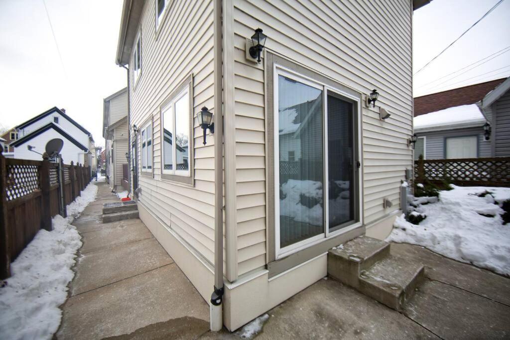 Tucked Away Off Brady - 4 Beds Apartment Milwaukee Exterior photo